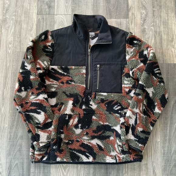 LL Bean High Pile Fleece 1/4 Zip Pullover Jacket 
Men’s SMALL
Green Black Camo - Picture 1 of 9